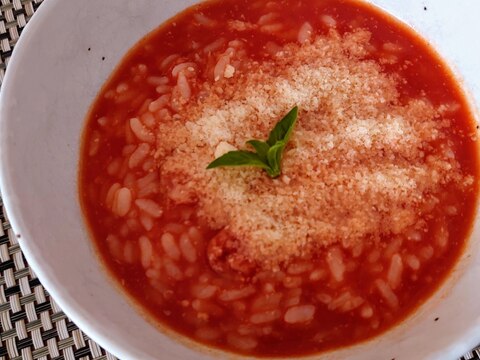 朝ご飯に　野菜ジュースで作る　簡単トマトリゾット